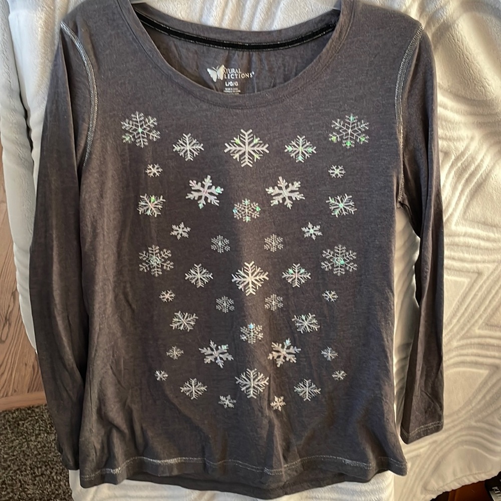Womens snowflake top size large